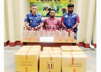 শ্রীমঙ্গলে ২০৪ বোতল দেশীয় মদসহ মাদক কারবারি গ্রেপ্তার