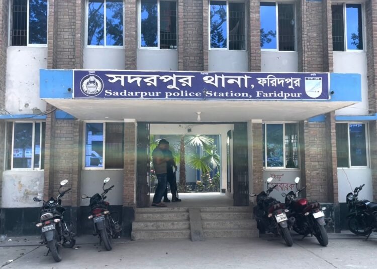 সদরপুরে আর্থিক সংকট ও মানসিক বিপর্যয়ে গলায় ফাঁস দিয়ে আত্মহত্যা
