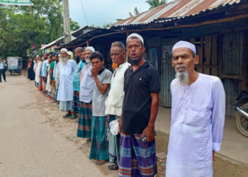 সফিবাদে স্বর্ণ আত্মসাৎকারী চক্রের বিরুদ্ধে এলাকাবাসীর মানববন্ধন