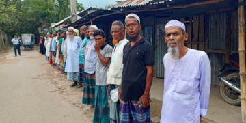 সফিবাদে স্বর্ণ আত্মসাৎকারী চক্রের বিরুদ্ধে এলাকাবাসীর মানববন্ধন