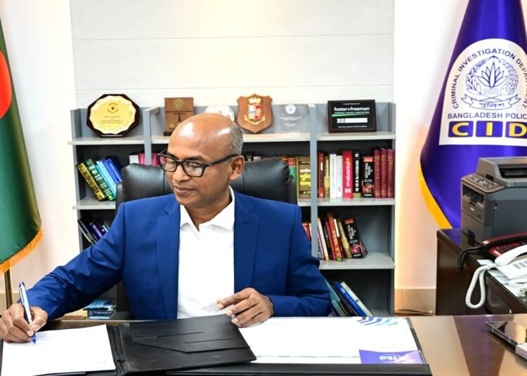 সিআইডির নেতৃত্বে ব্যারিস্টার মোশাররফ হোছাইন, দায়িত্বভার গ্রহণ সম্পন্ন