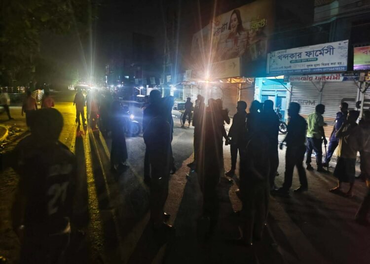 বালুর ড্রেজার বসানো নিয়ে বাকবিতন্ডা ববি ছাত্রদলের তিন নেতাকে মারধর