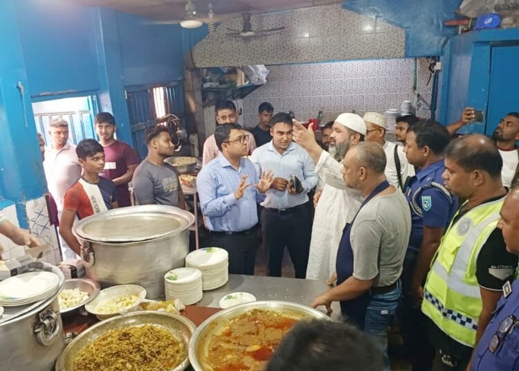 সৈয়দপুরে নিরাপদ খাদ্য অধিদপ্তরের
অভিযান
দুই হোটেলের ২ লাখ ৫০ হাজার টাকা জরিমানা