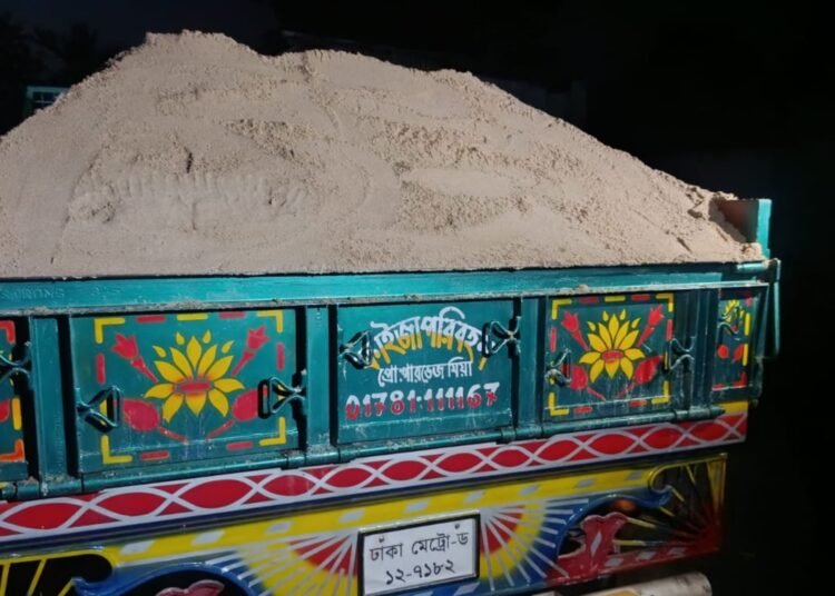 শ্রীমঙ্গলে বালুভর্তি ট্রাক জব্দ,মামলা দায়ের