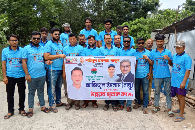 সদরপুরে নিজ উদ্যোগে সড়ক মেরামত করলেন যুবদল নেতা নান্নু
