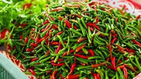 হঠাৎ বাড়ছে কাঁচামরিচের দাম