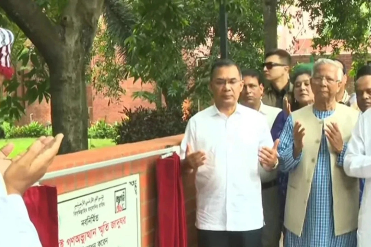 উদ্বোধনের পর জুলাই গণঅভ্যুত্থান স্মৃতি জাদুঘর পরিদর্শনে প্রধানমন্ত্রী